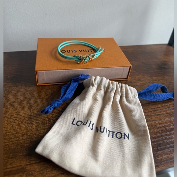 Louis Vuitton Bloom Bracelet - Picture 7 of 7